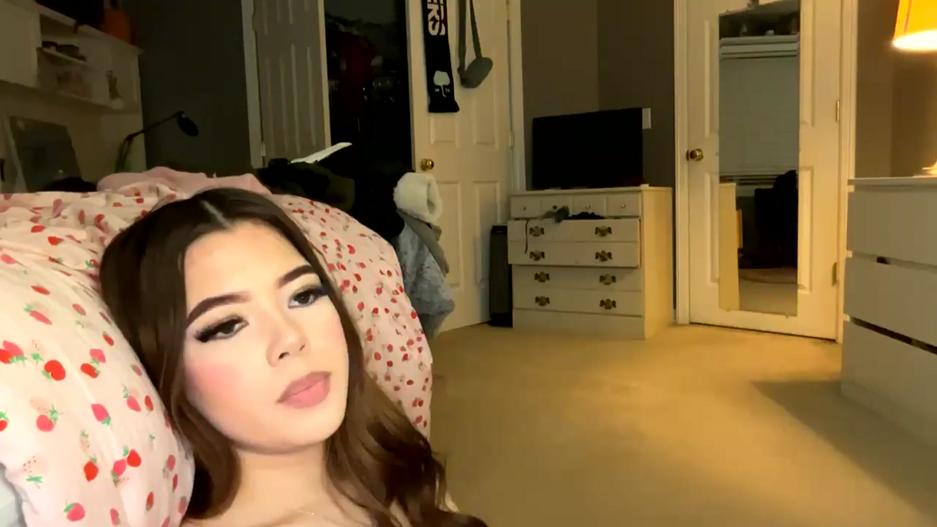 Gallery image thumbnail from Natpeach's myfreecams stream on, 12/26/2025, 10:33 image 8 of 20