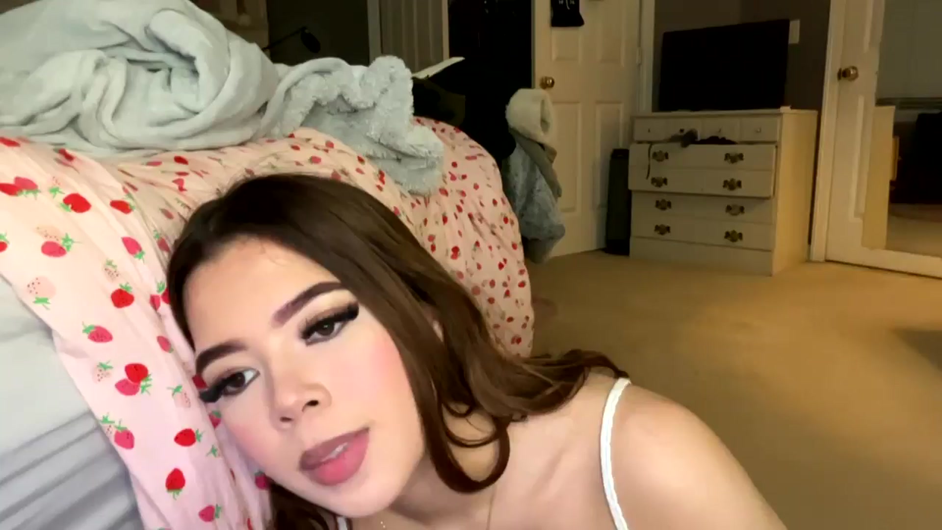 Gallery image thumbnail from Natpeach's myfreecams stream on, 12/26/2025, 10:33 image 1 of 20