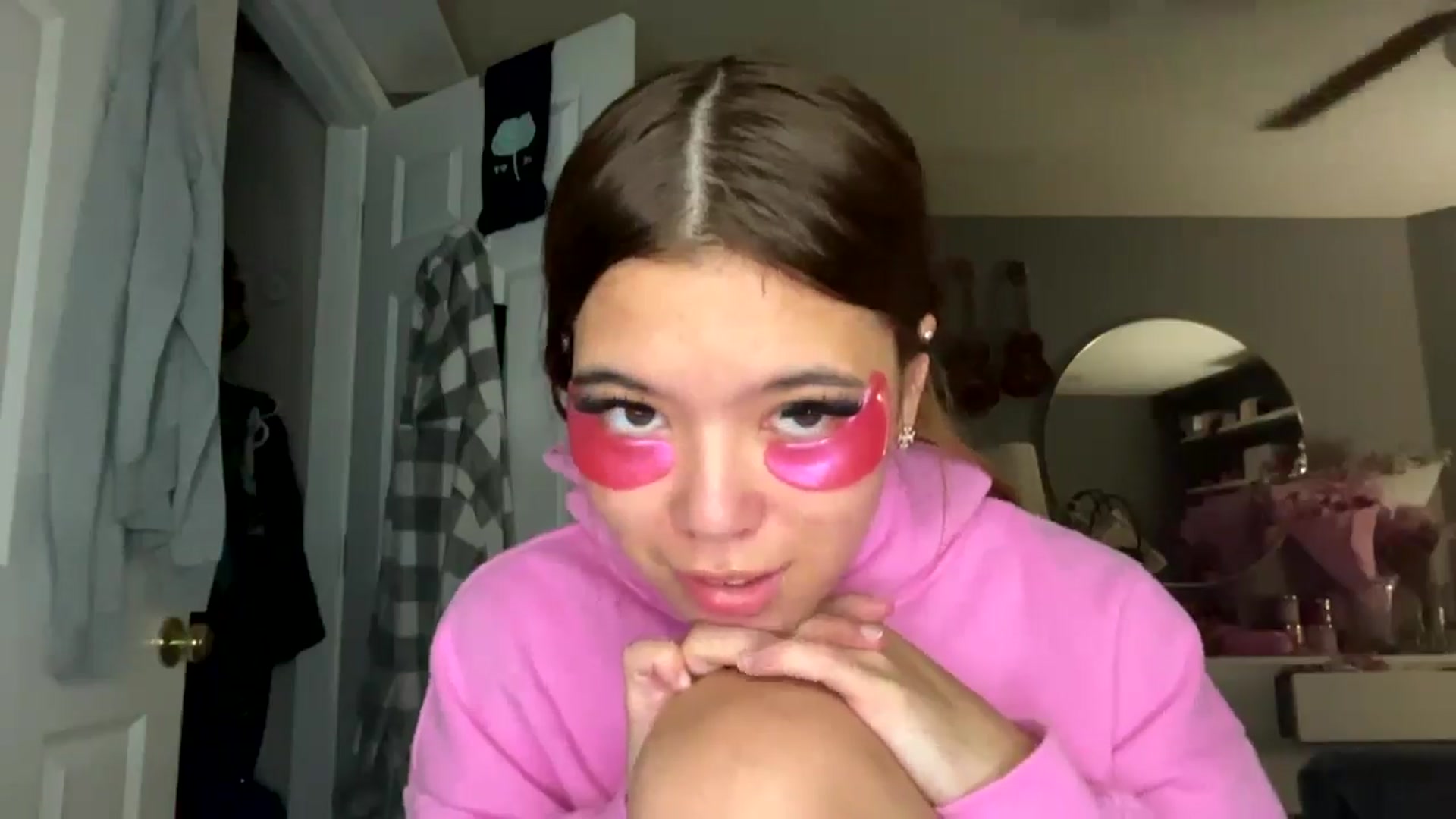 Gallery image thumbnail from Natpeach's myfreecams stream on, 03/19/2026, 06:32 image 13 of 20