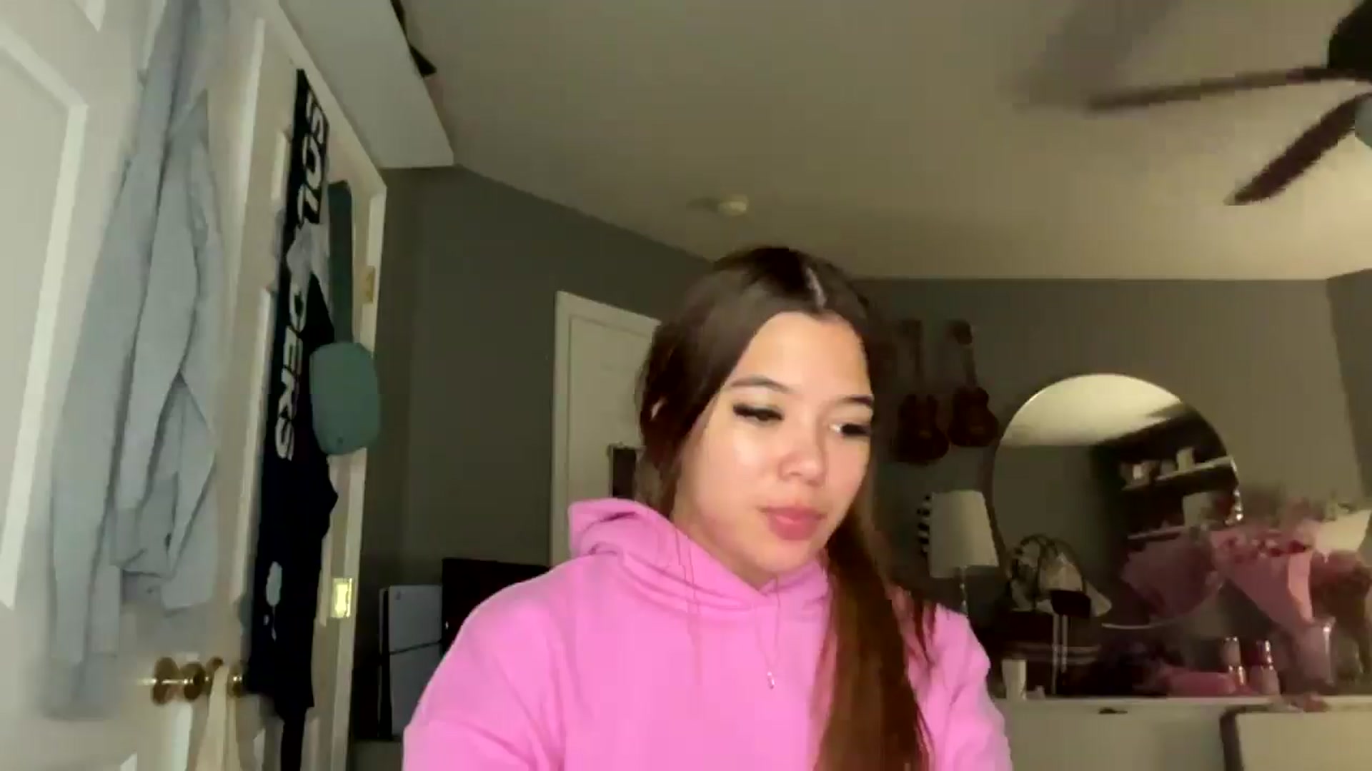 Gallery image thumbnail from Natpeach's myfreecams stream on, 03/19/2026, 06:32 image 17 of 20