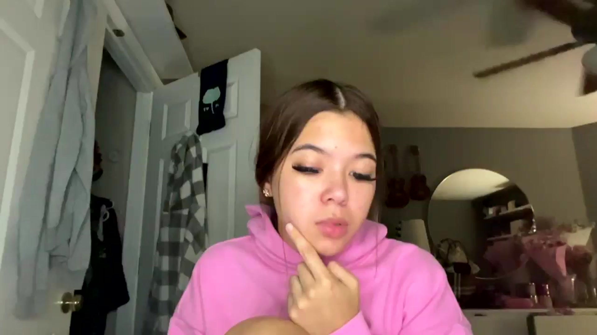 Gallery image thumbnail from Natpeach's myfreecams stream on, 03/19/2026, 06:32 image 10 of 20
