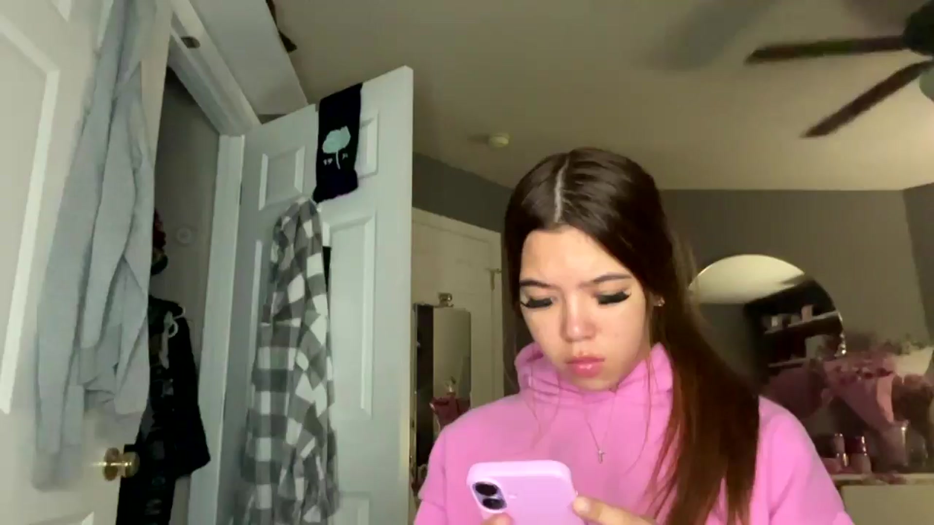 Gallery image thumbnail from Natpeach's myfreecams stream on, 03/19/2026, 06:32 image 15 of 20