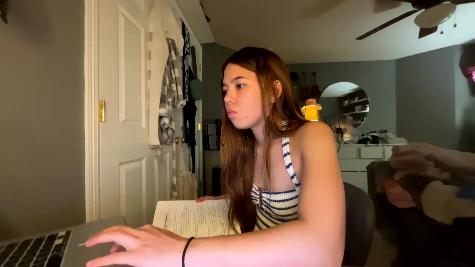 Gallery image thumbnail from Natpeach's myfreecams stream on, 04/24/2026, 07:00 image 6 of 20