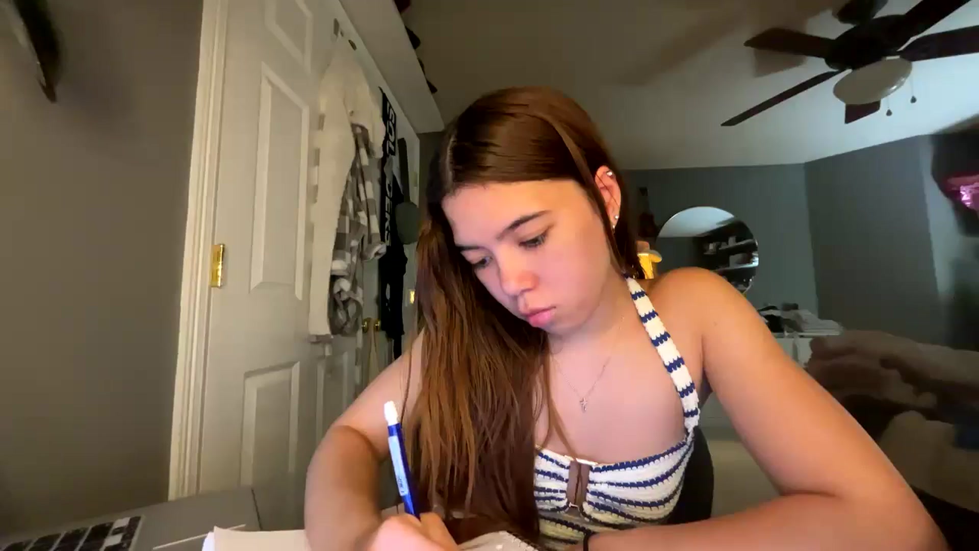 Gallery image thumbnail from Natpeach's myfreecams stream on, 04/24/2026, 07:00 image 10 of 20