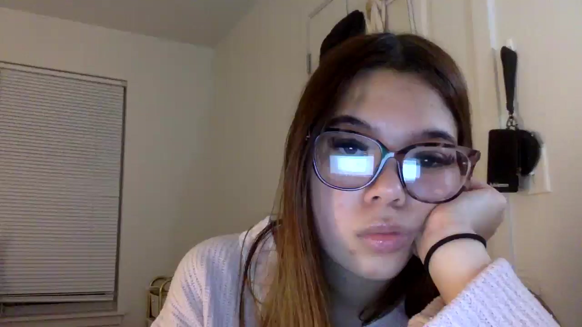 Gallery image thumbnail from Natpeach's myfreecams stream on, 04/29/2026, 05:53 image 17 of 20