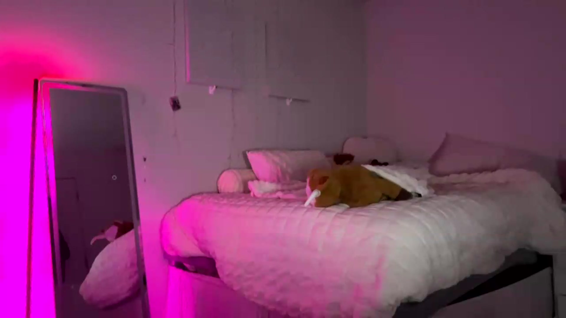 Gallery image thumbnail from Natpeach's myfreecams stream on, 05/05/2026, 05:48 image 10 of 20