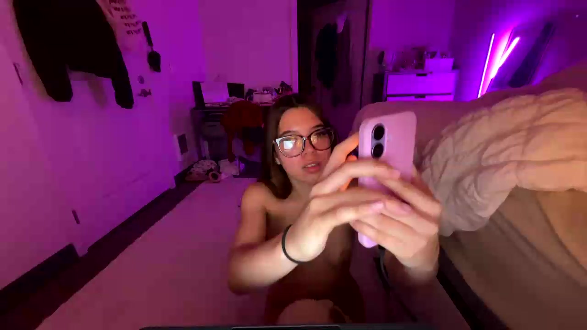 Gallery image thumbnail from Natpeach's myfreecams stream on, 05/12/2026, 06:00 image 17 of 20
