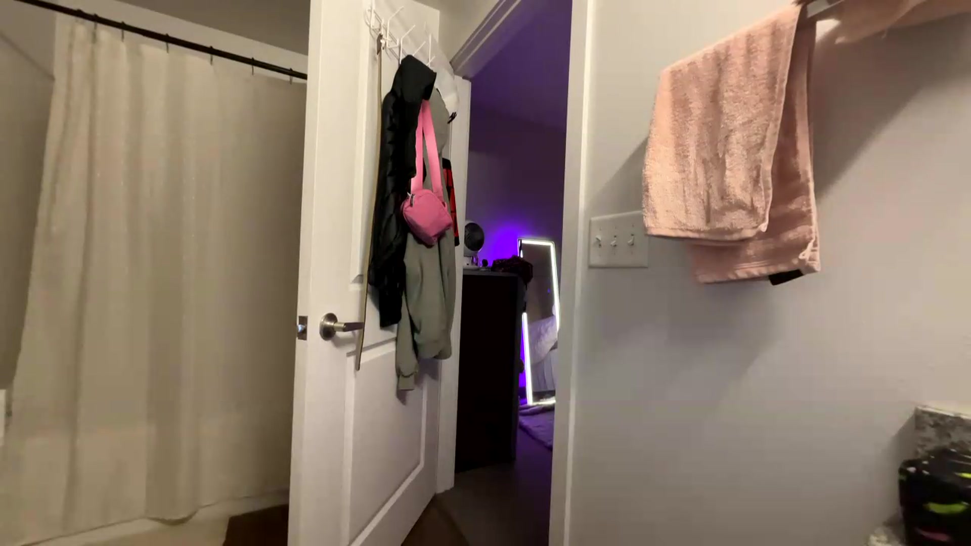 Gallery image thumbnail from Natpeach's myfreecams stream on, 05/16/2026, 07:02 image 16 of 20