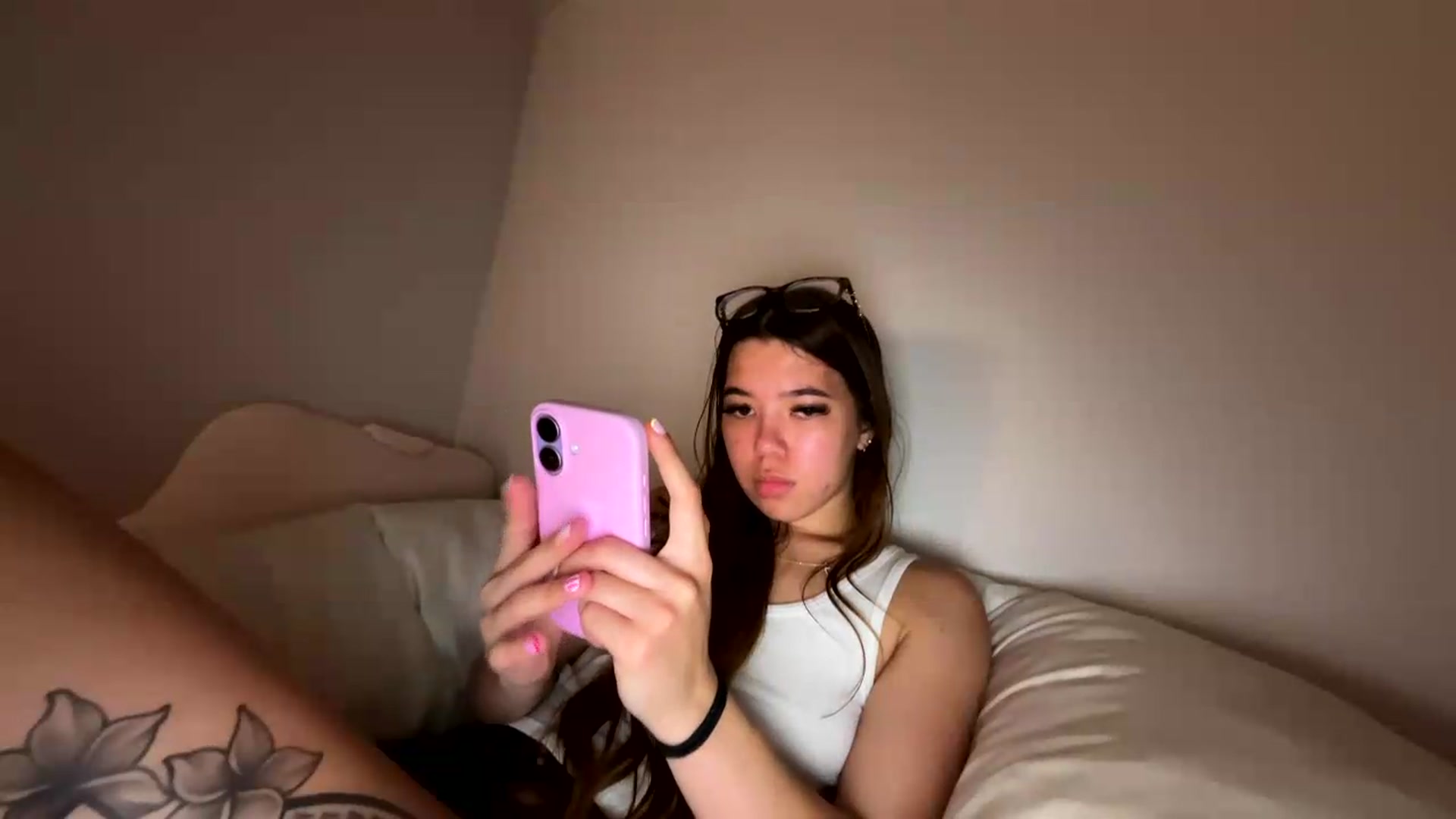 Gallery image thumbnail from Natpeach's myfreecams stream on, 05/20/2026, 06:47 image 2 of 20