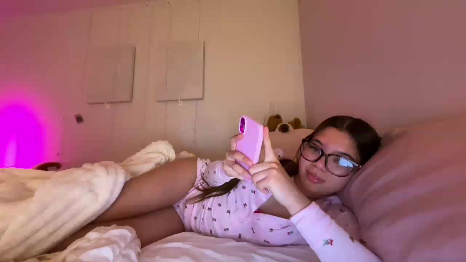 Gallery image thumbnail from Natpeach's myfreecams stream on, 06/07/2026, 07:57 image 11 of 20