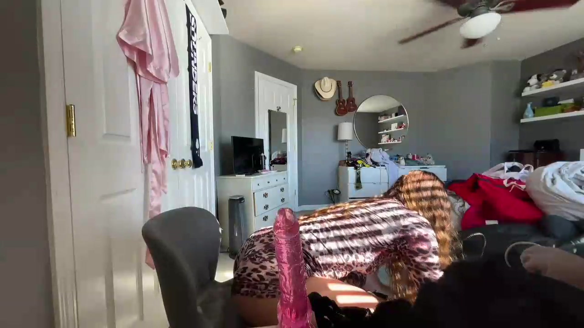 Gallery image thumbnail from Natpeach's myfreecams stream on, 07/19/2026, 24:50 image 17 of 20