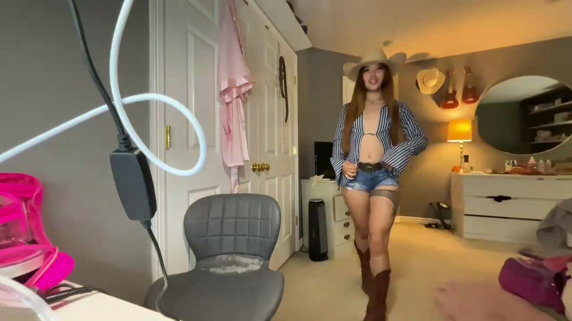 Gallery image thumbnail from Natpeach's myfreecams stream on, 08/18/2026, 08:20 image 7 of 20