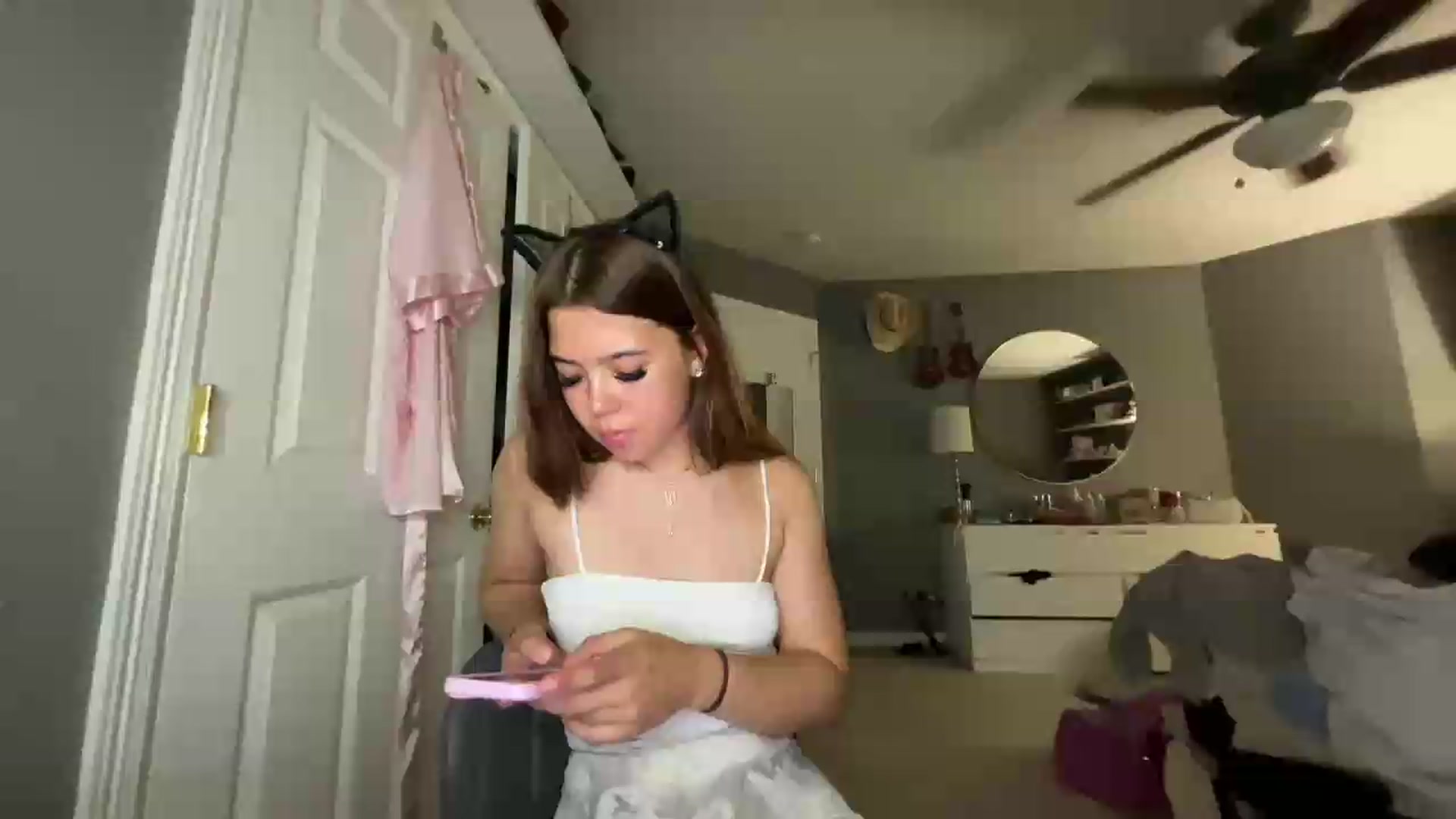 Gallery image thumbnail from Natpeach's myfreecams stream on, 08/18/2026, 08:20 image 13 of 20