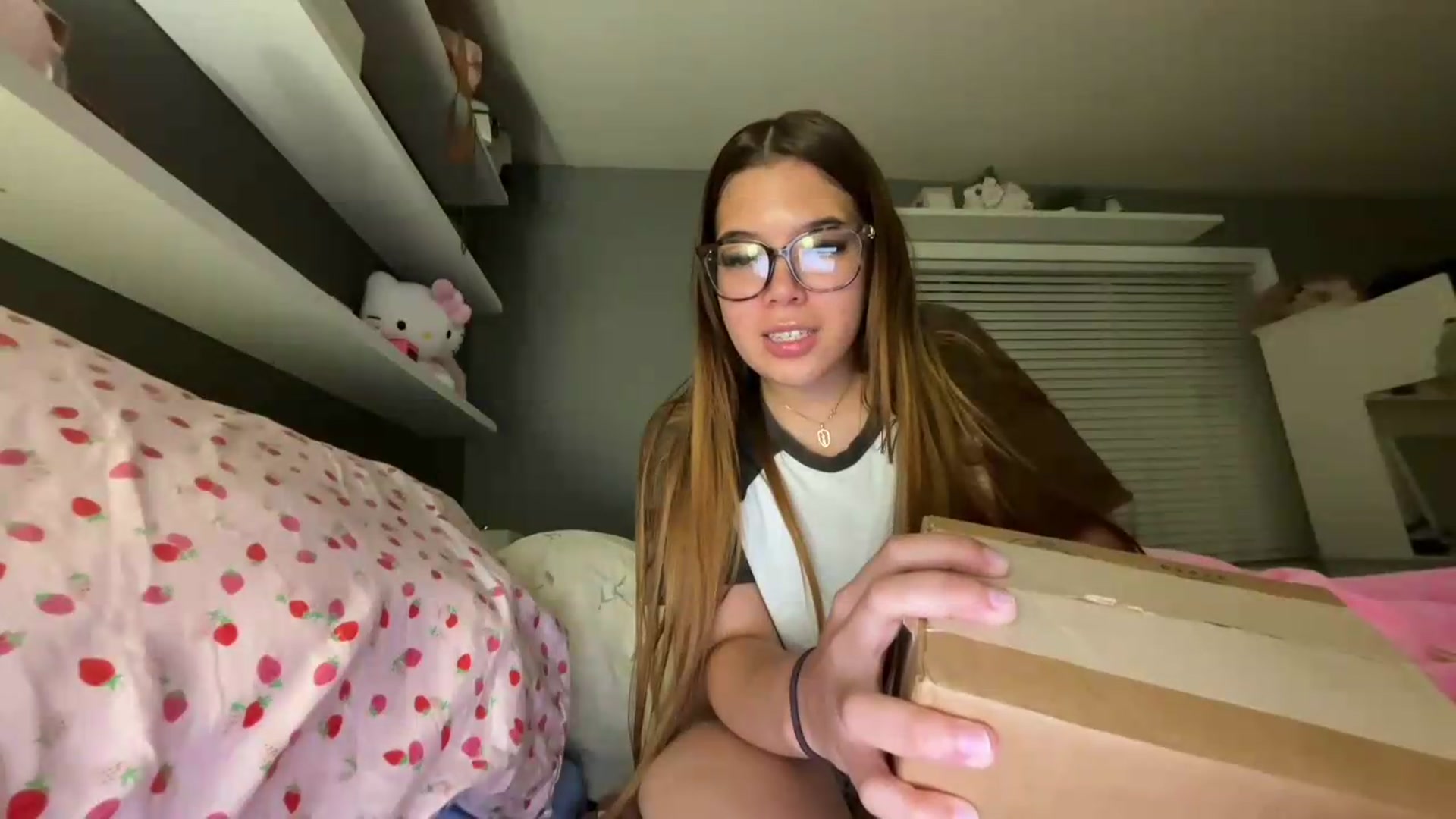 Gallery image thumbnail from Natpeach's myfreecams stream on, 08/25/2026, 08:52 image 4 of 20