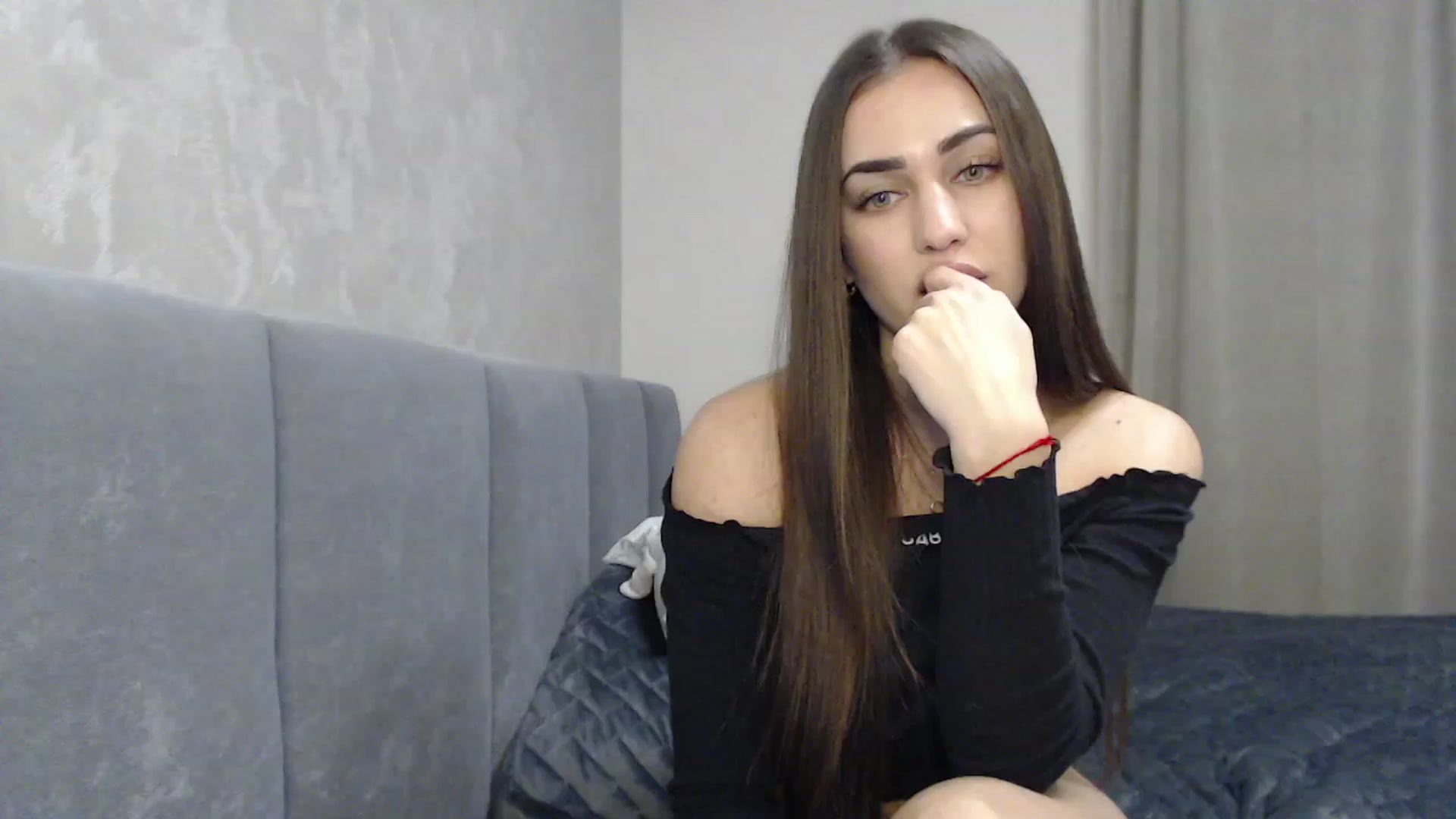 Gallery image thumbnail from NatrlBeauty's myfreecams stream on, 12/15/2022, 24:18 image 17 of 20