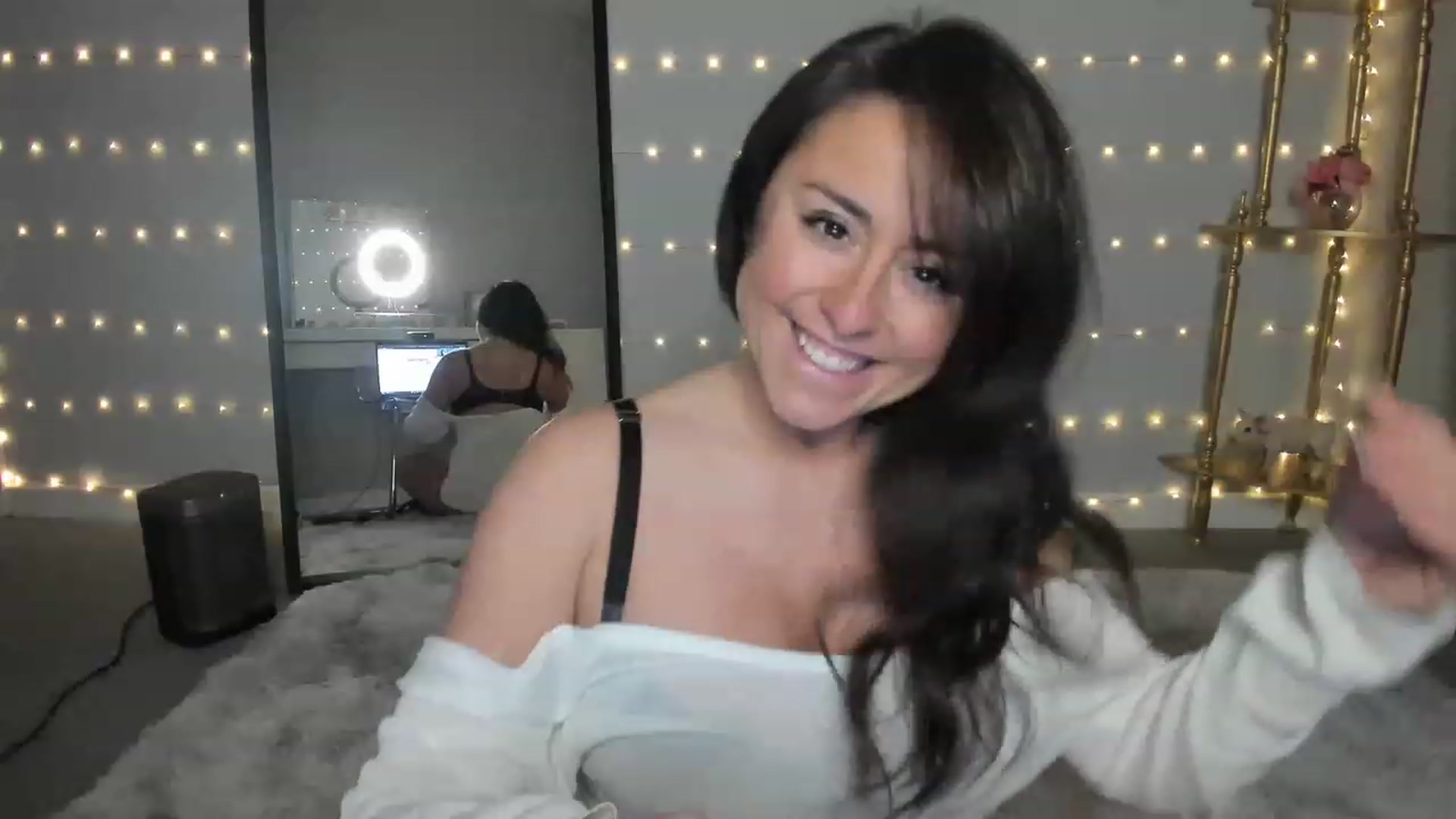 Gallery image thumbnail from NattyAdams's myfreecams stream on, 12/12/2022, 24:01 image 8 of 20