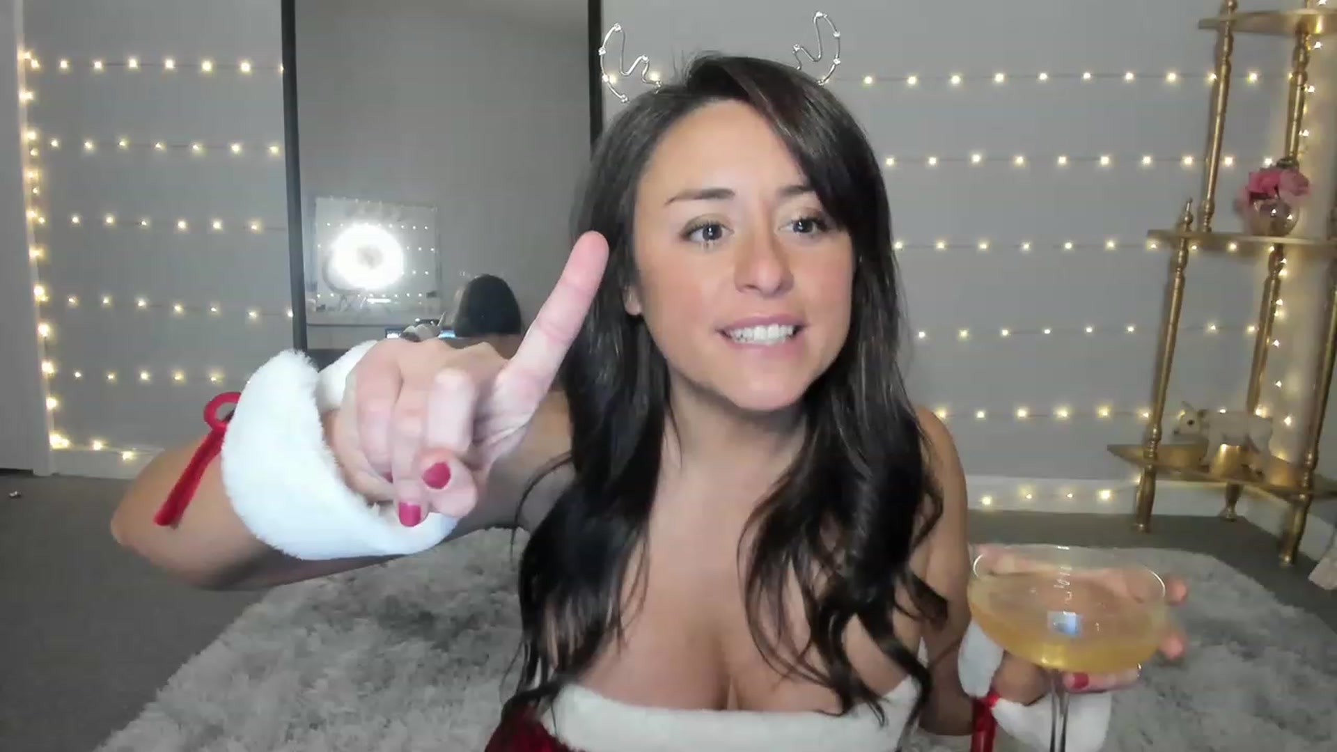 Gallery image thumbnail from NattyAdams's myfreecams stream on, 12/19/2022, 24:01 image 7 of 20