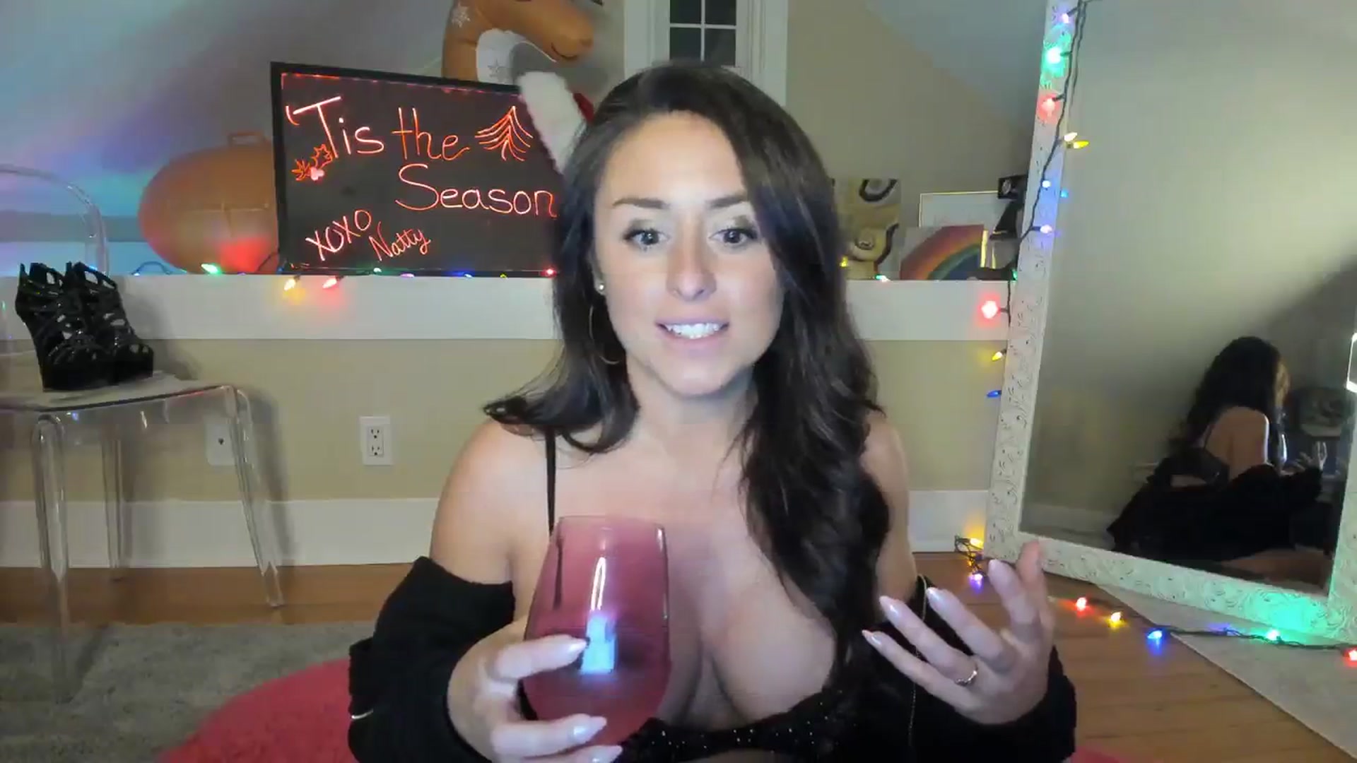 Gallery image thumbnail from NattyAdams's myfreecams stream on, 12/18/2023, 04:31 image 17 of 20