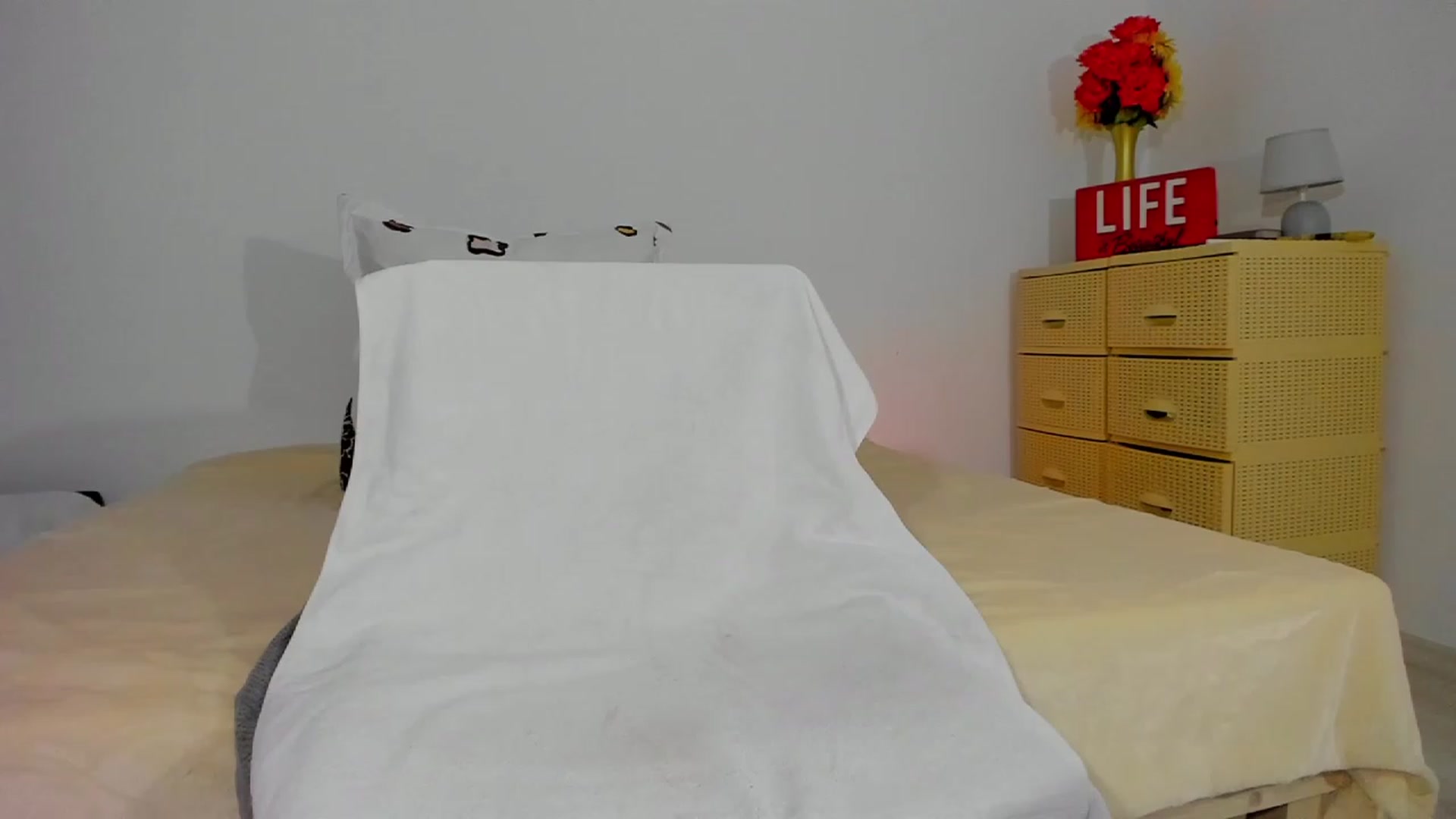 Gallery image thumbnail from NattyPrecious's myfreecams stream on, 01/19/2023, 16:32 image 2 of 20