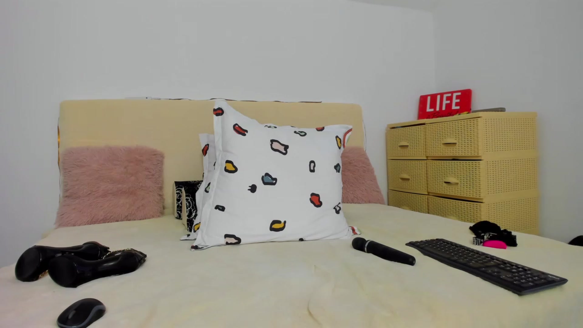 Gallery image thumbnail from NattyPrecious's myfreecams stream on, 03/22/2023, 11:11 image 8 of 20