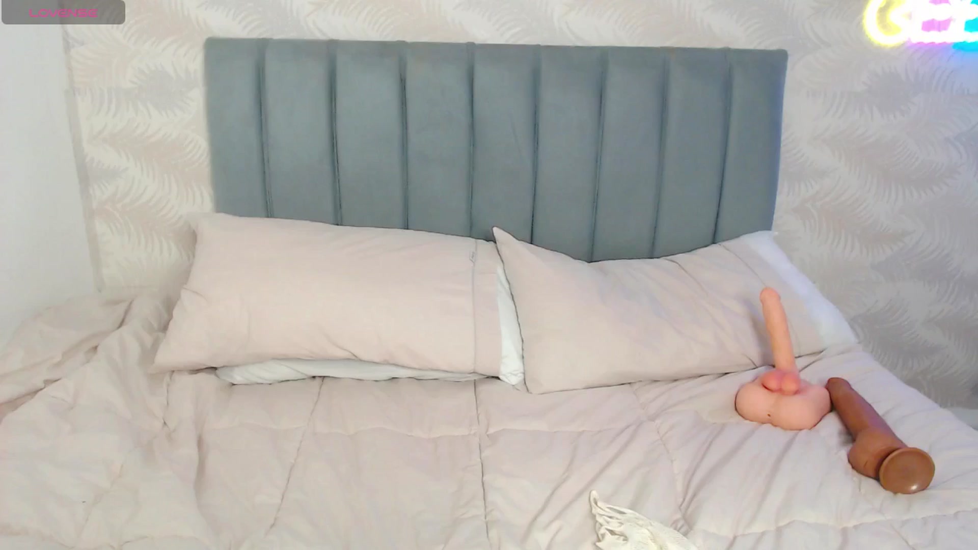 Gallery image thumbnail from NaturalHentai's myfreecams stream on, 04/20/2025, 23:43 image 13 of 20