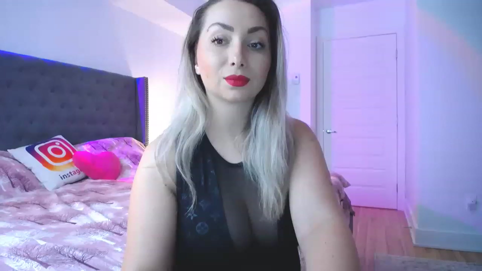 Gallery image thumbnail from NaturalOne_'s myfreecams stream on, 11/16/2022, 21:38 image 4 of 20