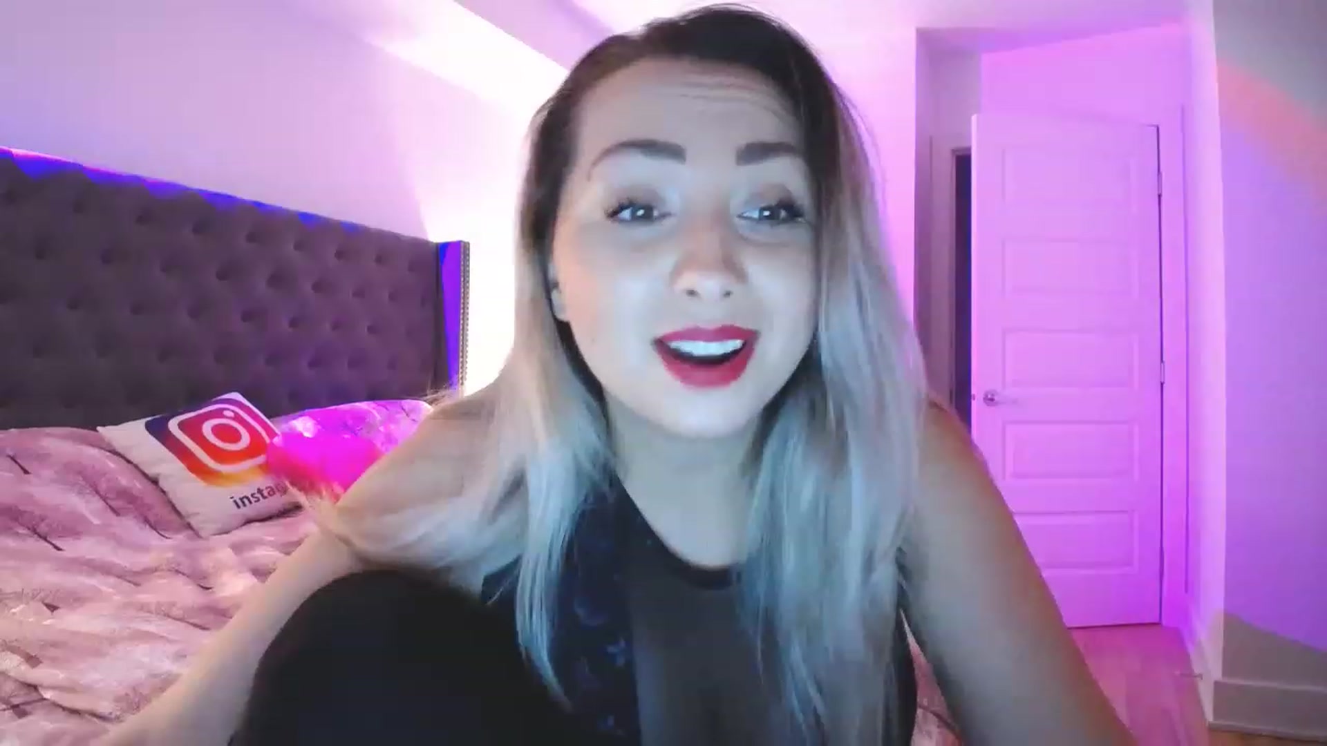 Gallery image thumbnail from NaturalOne_'s myfreecams stream on, 11/16/2022, 21:38 image 19 of 20