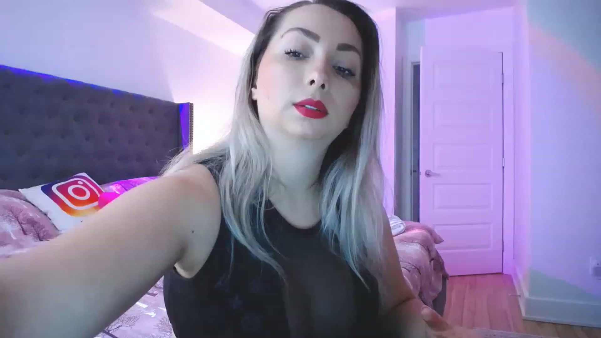 Gallery image thumbnail from NaturalOne_'s myfreecams stream on, 11/16/2022, 21:38 image 8 of 20
