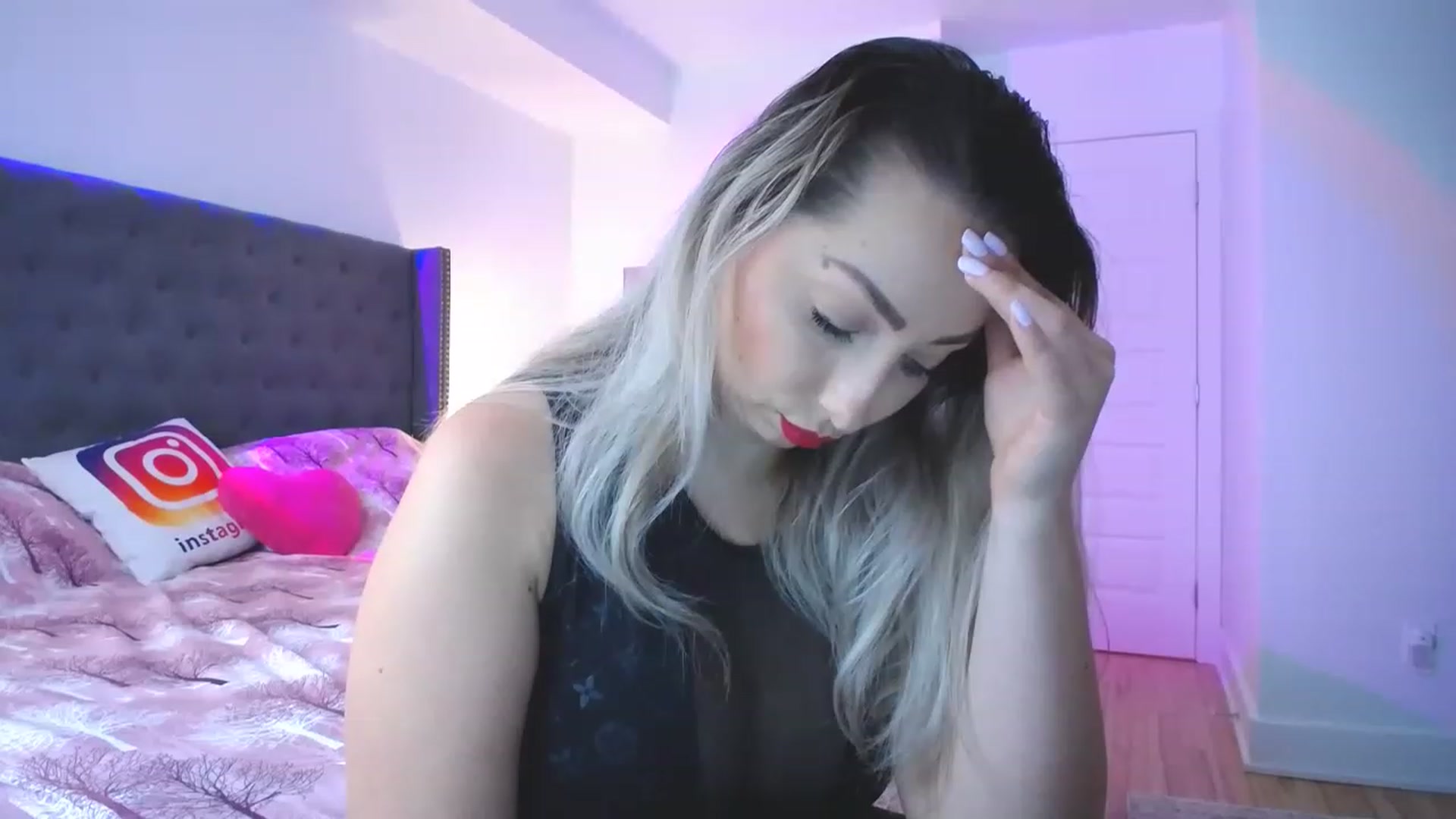 Gallery image thumbnail from NaturalOne_'s myfreecams stream on, 11/16/2022, 21:38 image 5 of 20