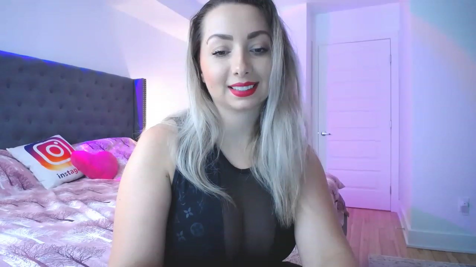 Gallery image thumbnail from NaturalOne_'s myfreecams stream on, 11/16/2022, 21:38 image 6 of 20
