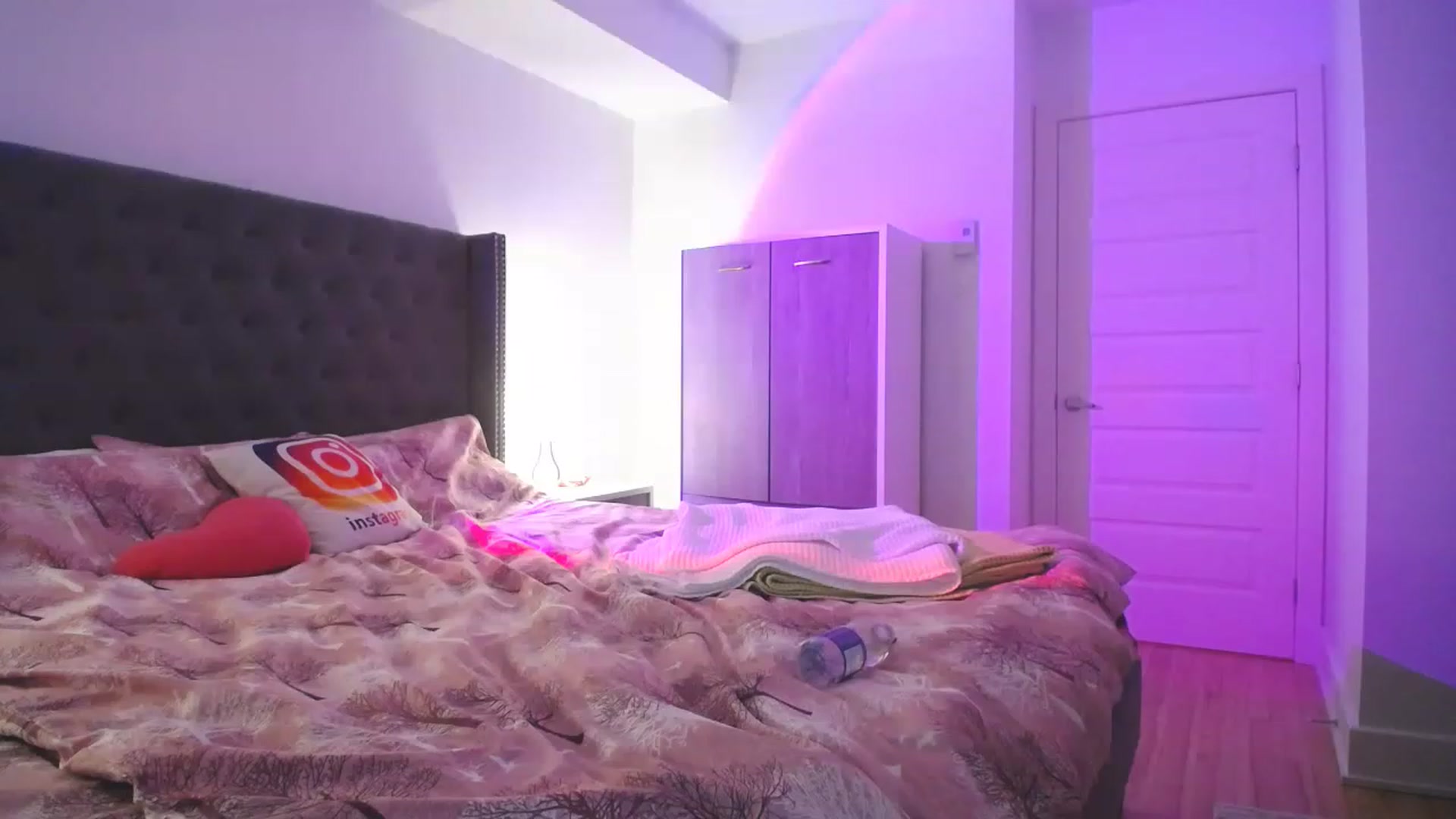 Gallery image thumbnail from NaturalOne_'s myfreecams stream on, 11/21/2022, 05:28 image 7 of 20
