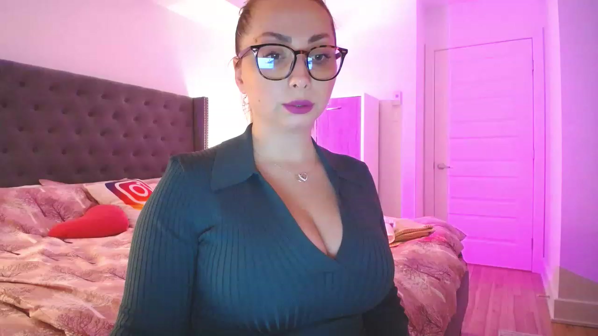 Gallery image thumbnail from NaturalOne_'s myfreecams stream on, 11/21/2022, 05:28 image 8 of 20