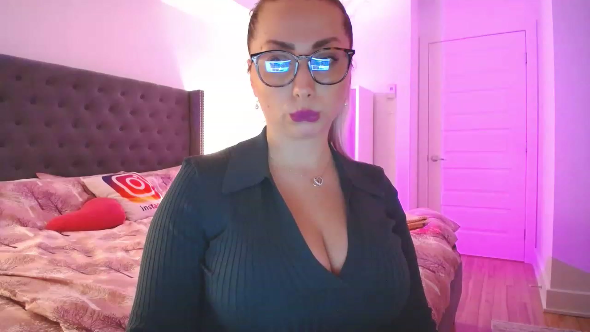 Gallery image thumbnail from NaturalOne_'s myfreecams stream on, 11/21/2022, 05:28 image 6 of 20