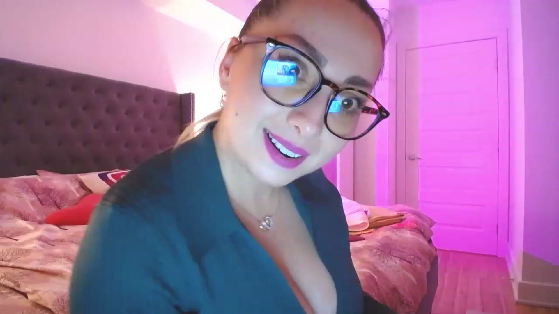 Gallery image thumbnail from NaturalOne_'s myfreecams stream on, 11/21/2022, 05:28 image 12 of 20