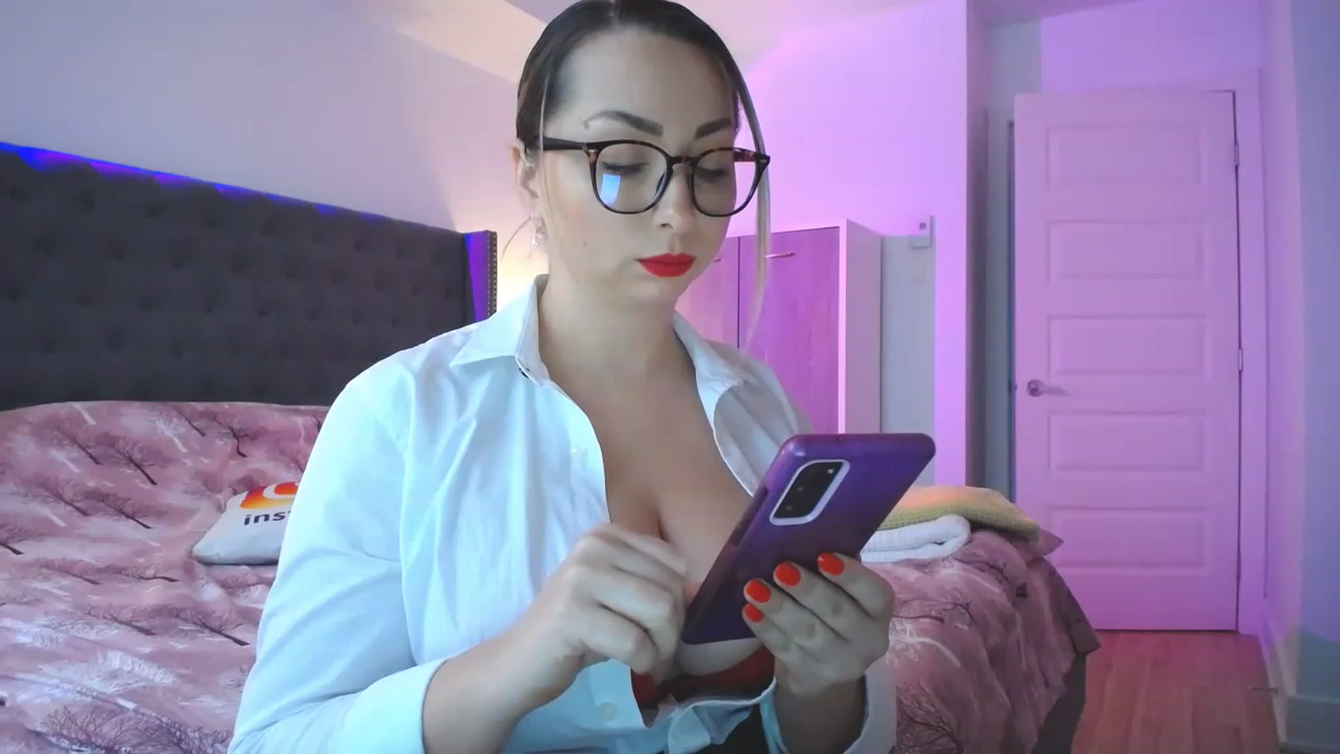 Gallery image thumbnail from NaturalOne_'s myfreecams stream on, 11/21/2022, 21:24 image 9 of 20