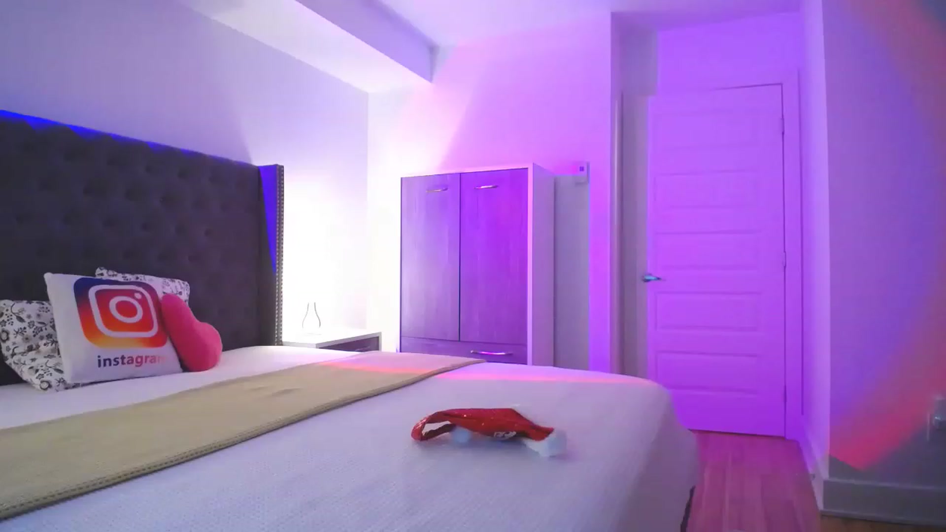 Gallery image thumbnail from NaturalOne_'s myfreecams stream on, 12/16/2022, 21:51 image 10 of 20