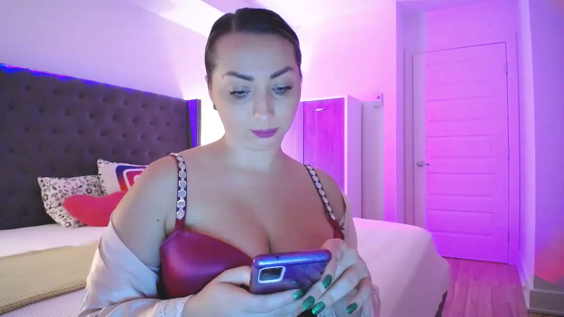 Gallery image thumbnail from NaturalOne_'s myfreecams stream on, 12/17/2022, 24:07 image 15 of 20