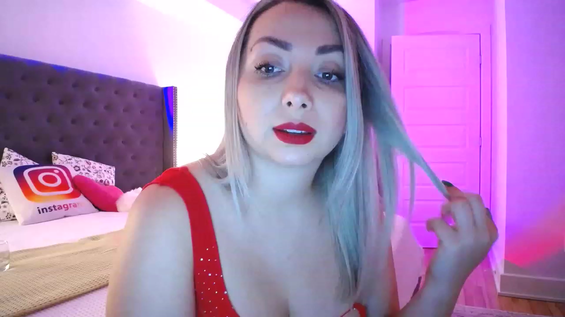 Gallery image thumbnail from NaturalOne_'s myfreecams stream on, 12/22/2022, 22:17 image 8 of 20