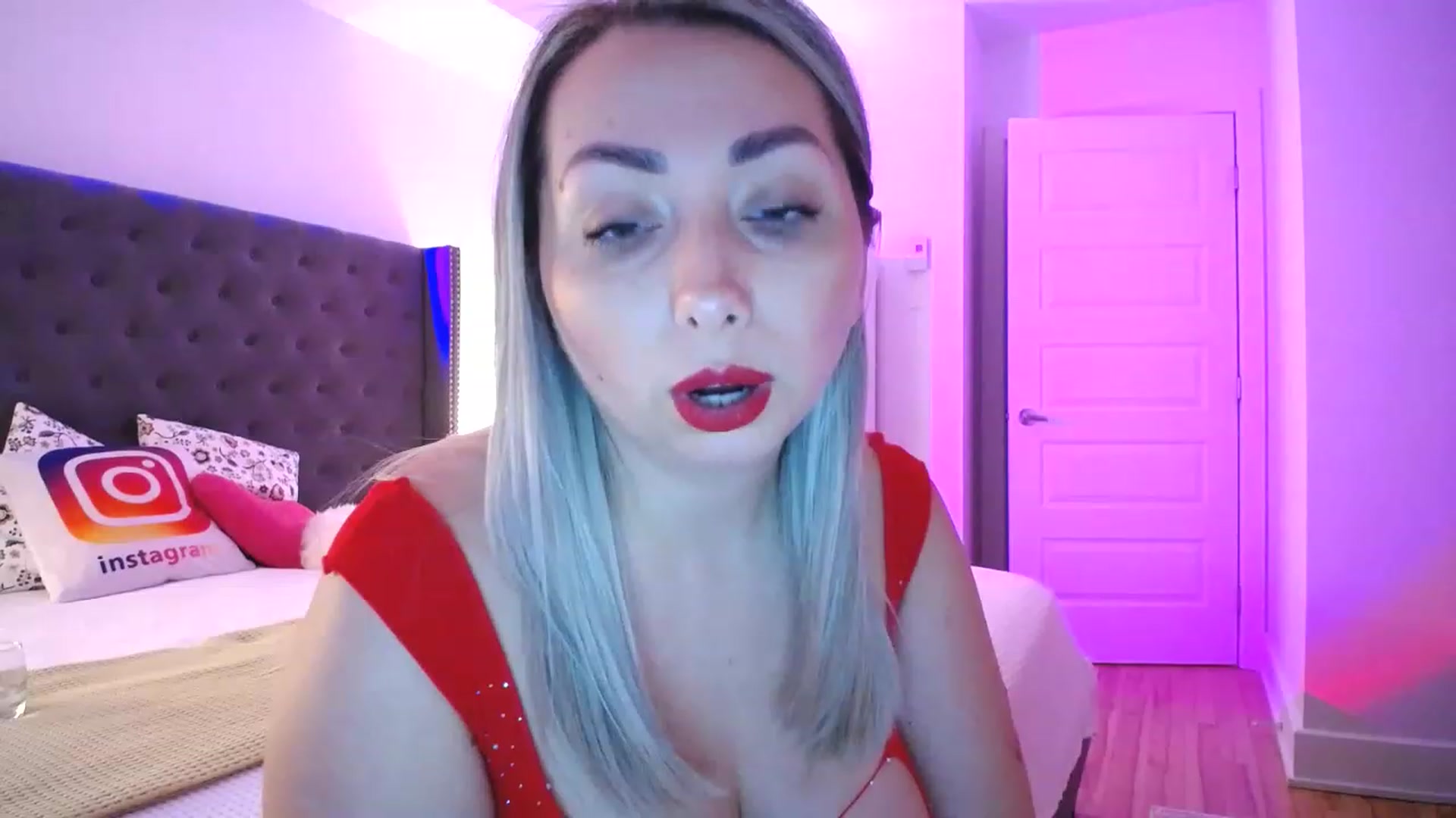 Gallery image thumbnail from NaturalOne_'s myfreecams stream on, 12/22/2022, 22:17 image 3 of 20