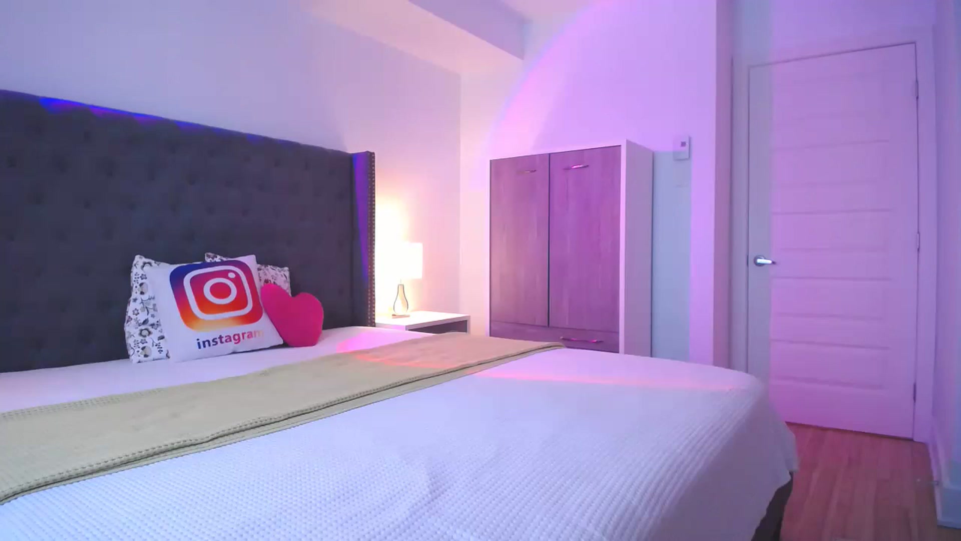 Gallery image thumbnail from NaturalOne_'s myfreecams stream on, 12/27/2022, 21:20 image 8 of 20