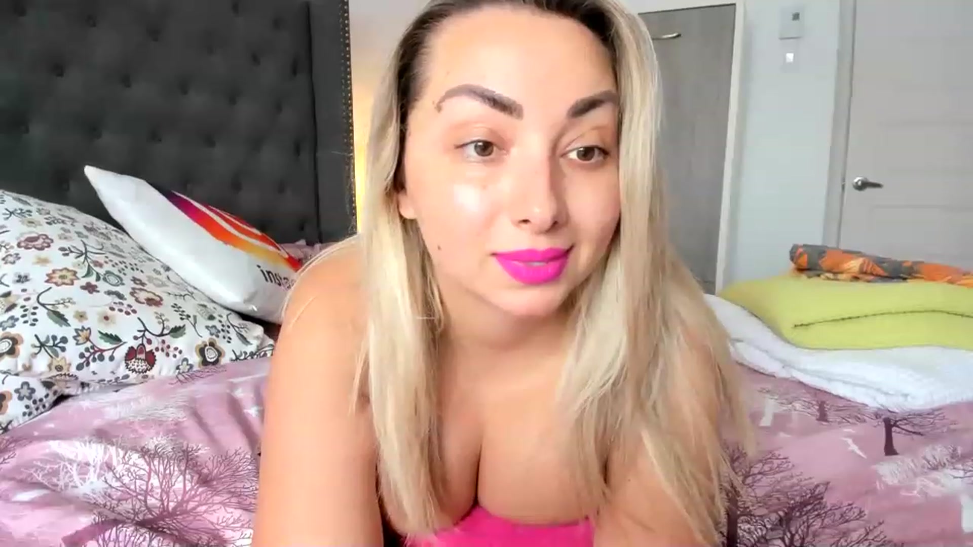 Gallery image thumbnail from NaturalOne_'s myfreecams stream on, 02/19/2023, 17:16 image 8 of 20