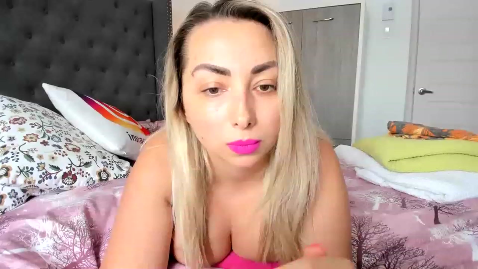Gallery image thumbnail from NaturalOne_'s myfreecams stream on, 02/19/2023, 17:16 image 13 of 20