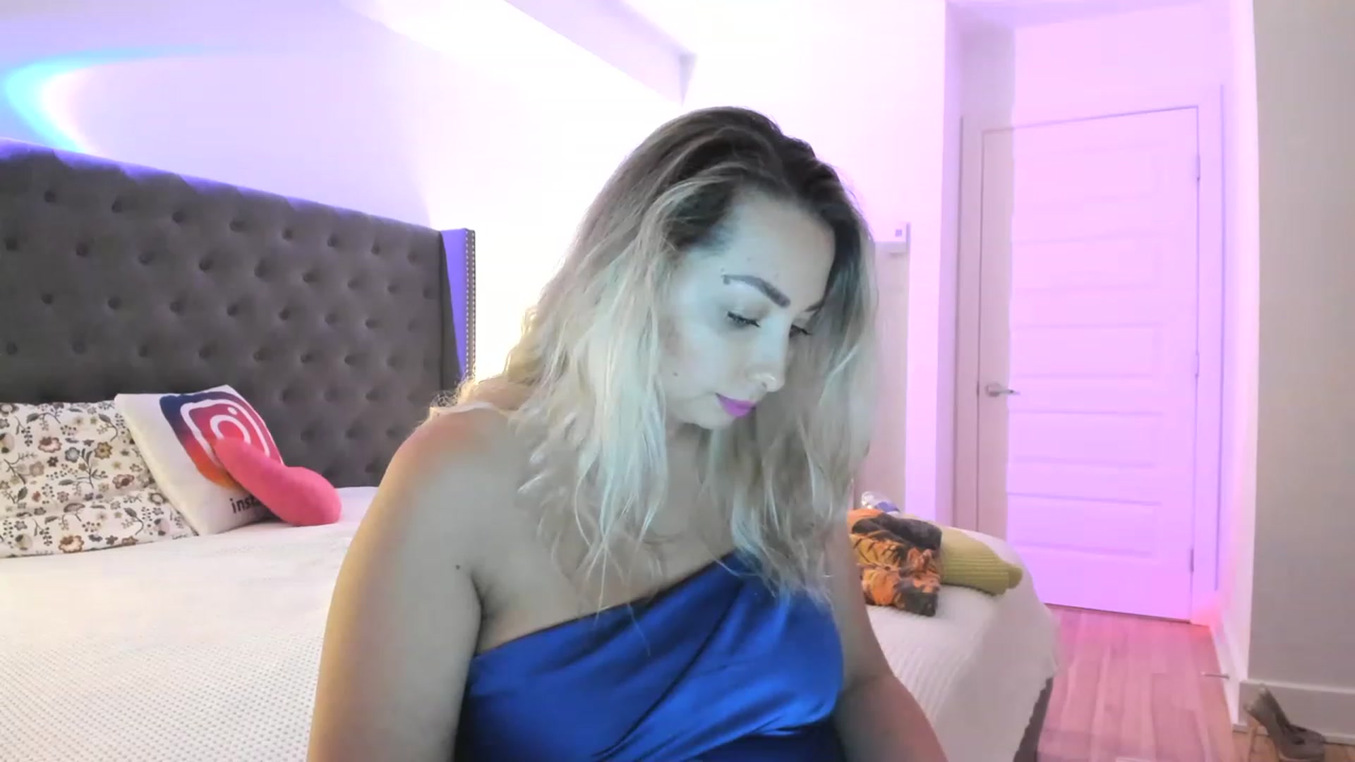 Gallery image thumbnail from NaturalOne_'s myfreecams stream on, 02/23/2023, 23:37 image 7 of 20