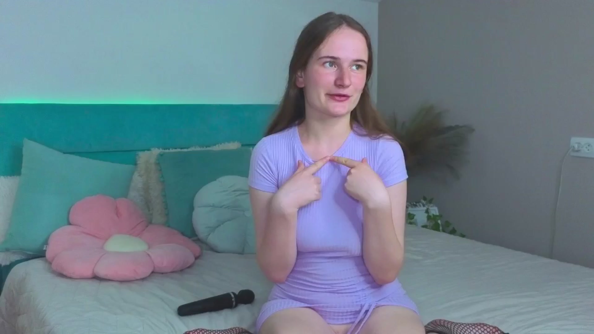 Gallery image thumbnail from Natural_meri's myfreecams stream on, 06/08/2025, 11:29 image 11 of 20