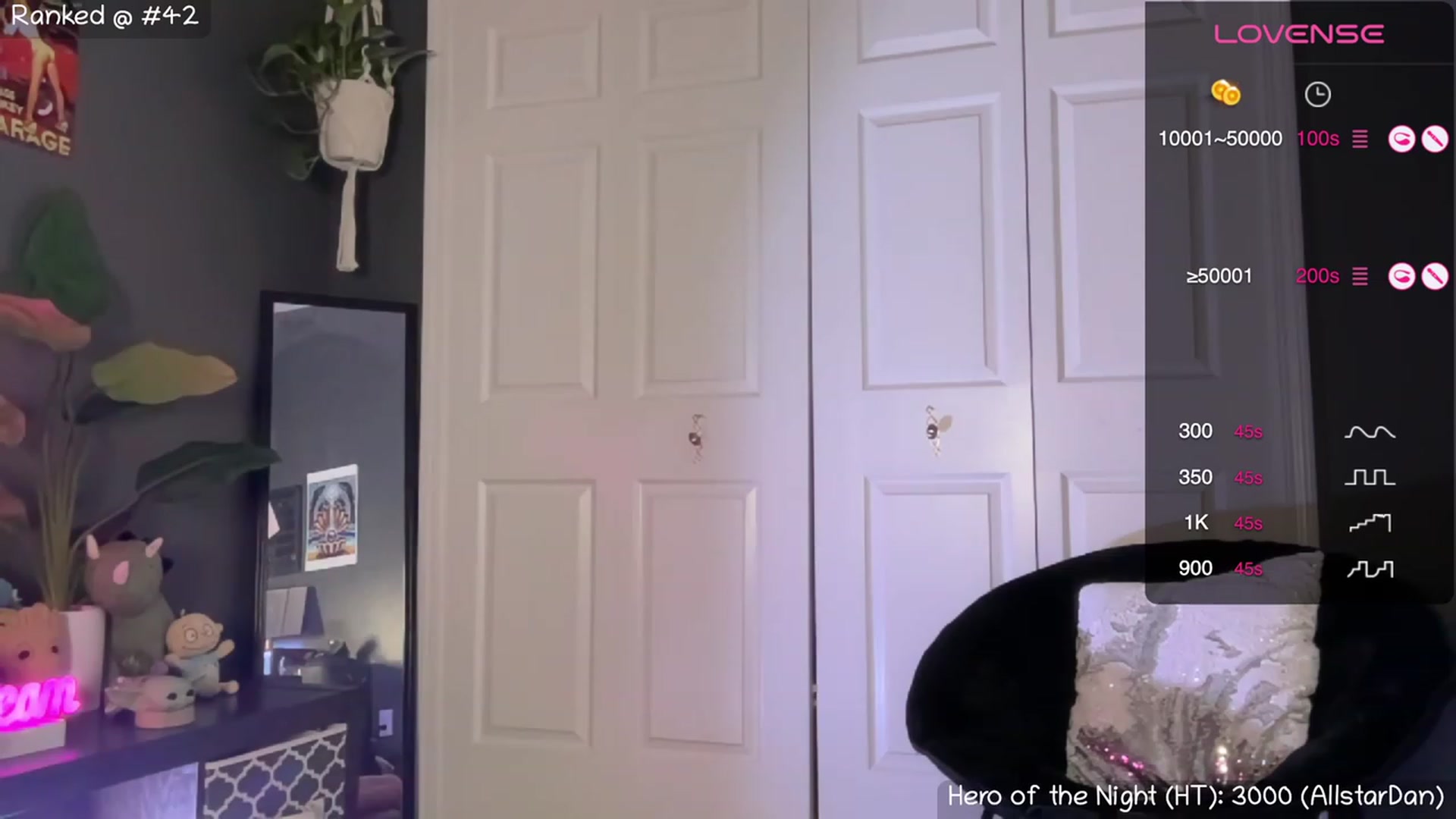 Gallery image thumbnail from NaturallyReal's myfreecams stream on, 10/17/2023, 05:25 image 4 of 20