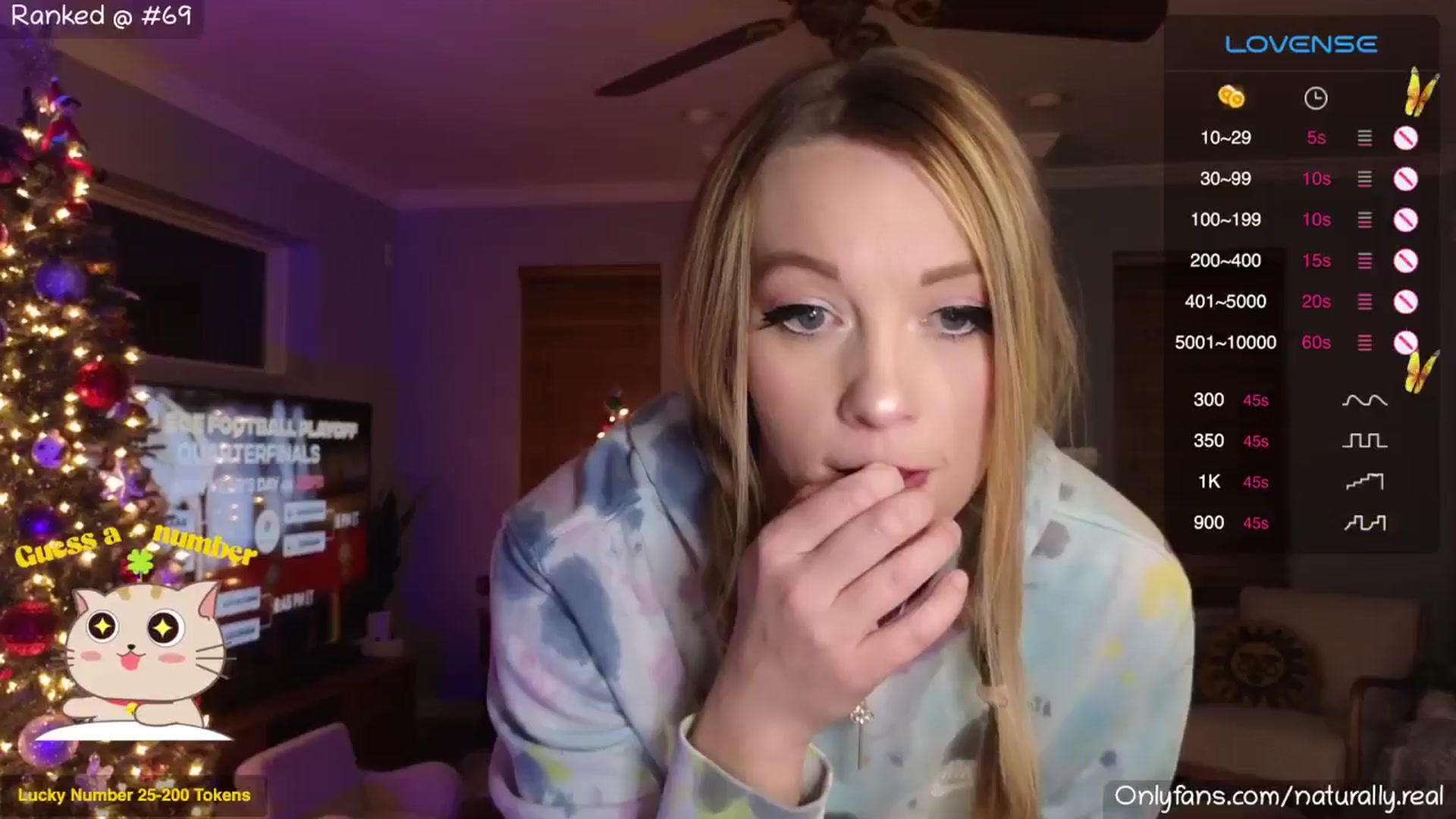 Gallery image thumbnail from NaturallyReal's myfreecams stream on, 12/31/2024, 04:51 image 9 of 20
