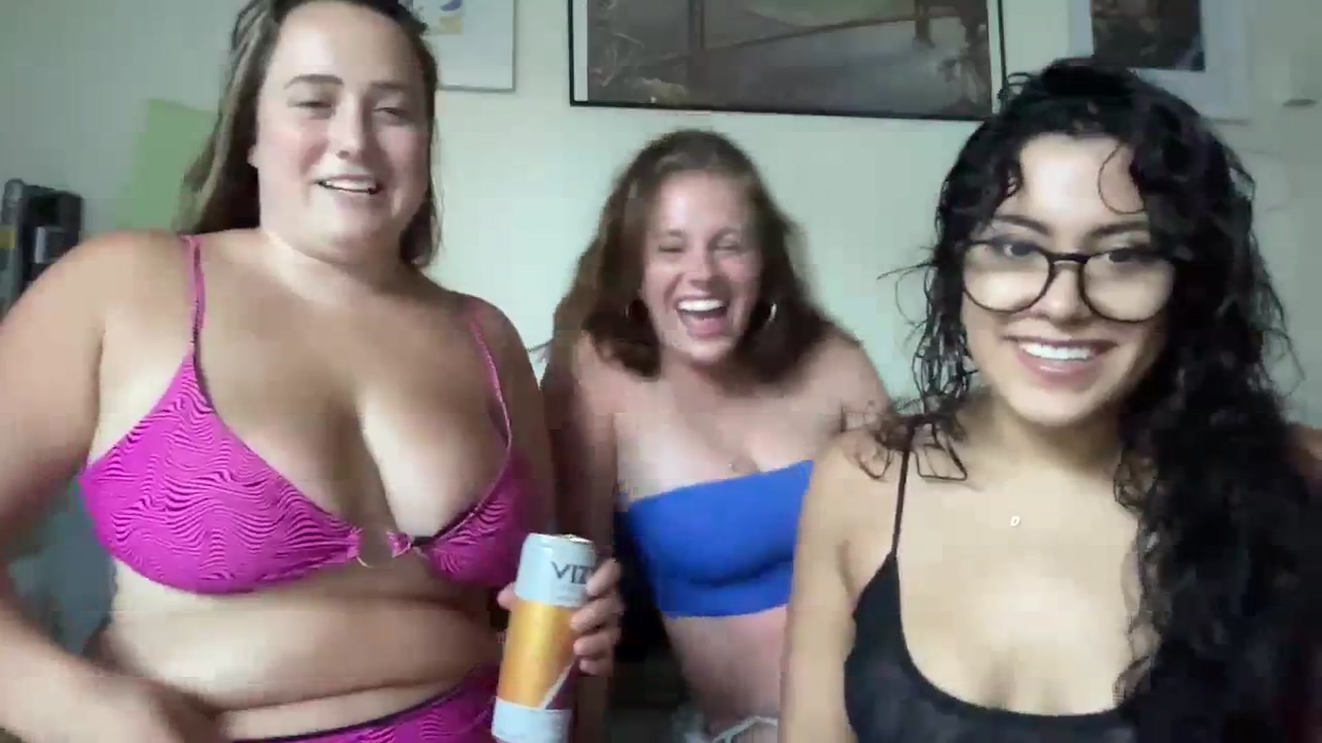 Gallery image thumbnail from Naturebabe123's myfreecams stream on, 07/28/2023, 02:04 image 10 of 20