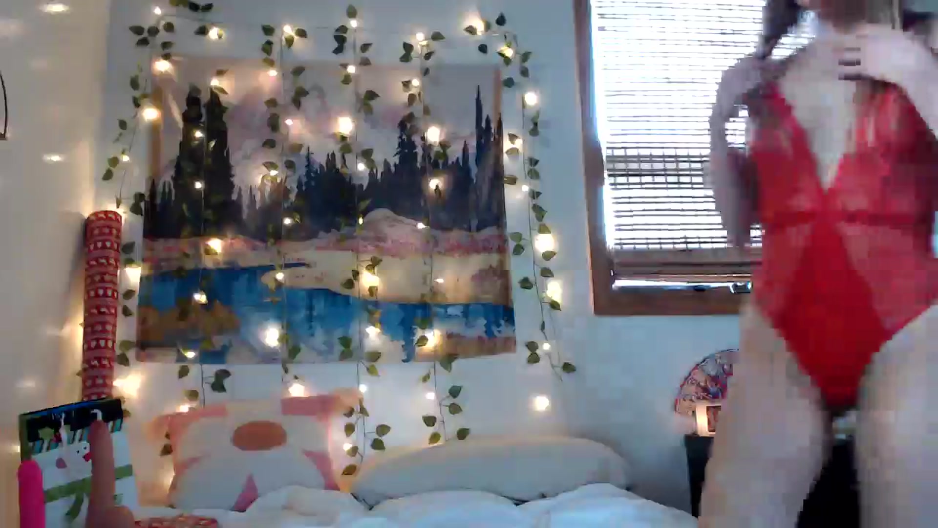 Gallery image thumbnail from NaturegirlKat's myfreecams stream on, 12/24/2024, 20:02 image 14 of 20