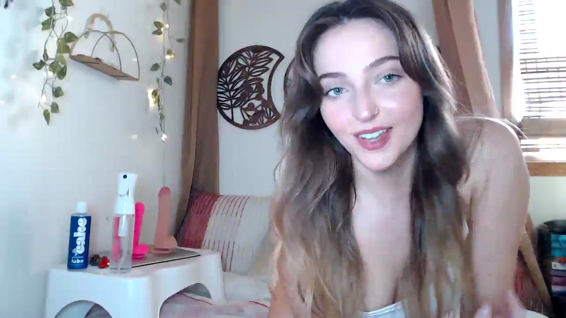 Gallery image thumbnail from NaturegirlKat's myfreecams stream on, 04/09/2025, 24:01 image 4 of 20