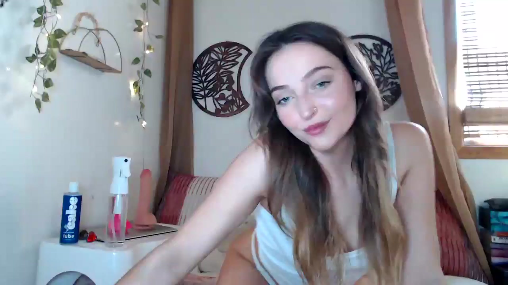 Gallery image thumbnail from NaturegirlKat's myfreecams stream on, 04/09/2025, 24:01 image 12 of 20